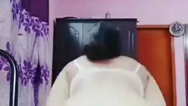 Nerdy college girl from India shakes big buttocks and spanks it
