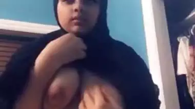 Busty Paki girl Zainab