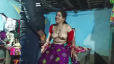 Village bhabhi Renuka sex affair Bengali homemade clip